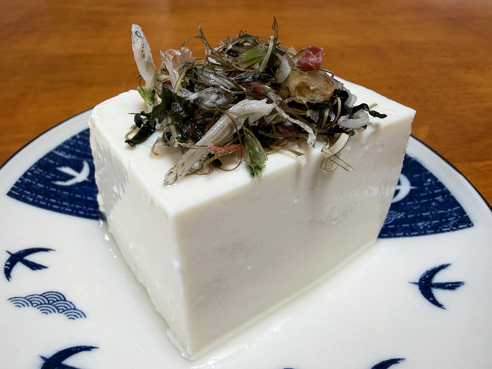 十二品目の梅ちりめん　冷奴にのせて